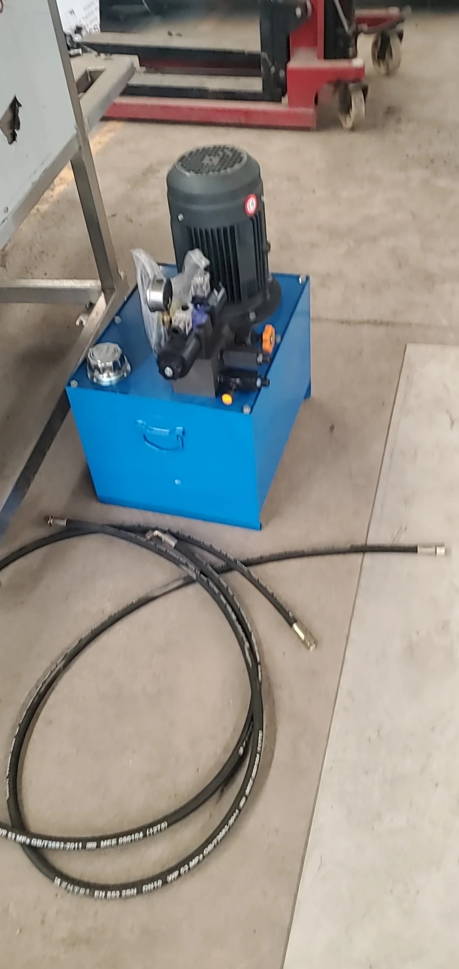Industrial Hydraulic Fruit Vegetable Filter Press Juice Extractor Grape Squeezing Pressing Juice Making Machine Dehydrator supplier