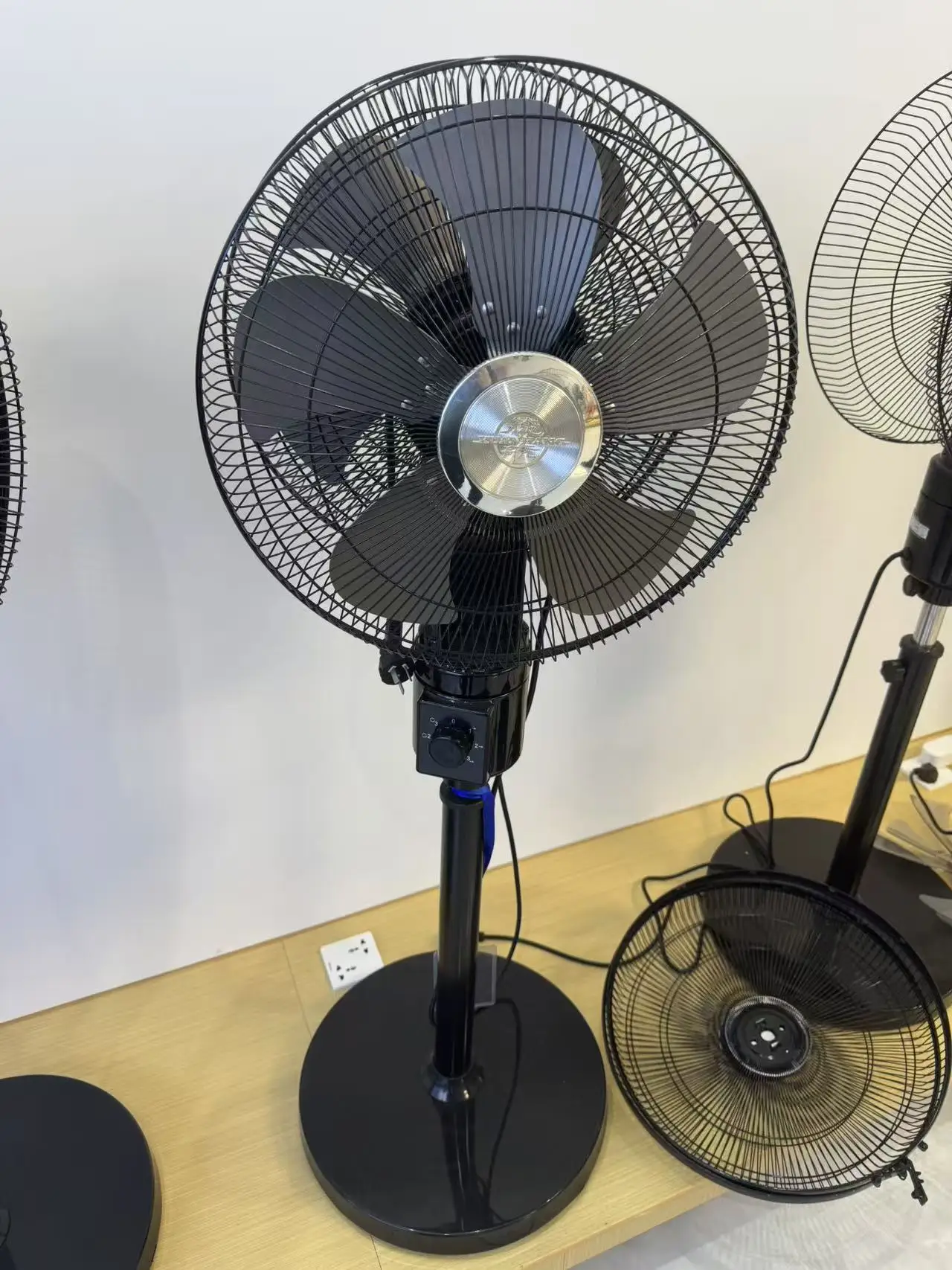 Standing Floor Fan, 16-inch, Plastic - detail 4
