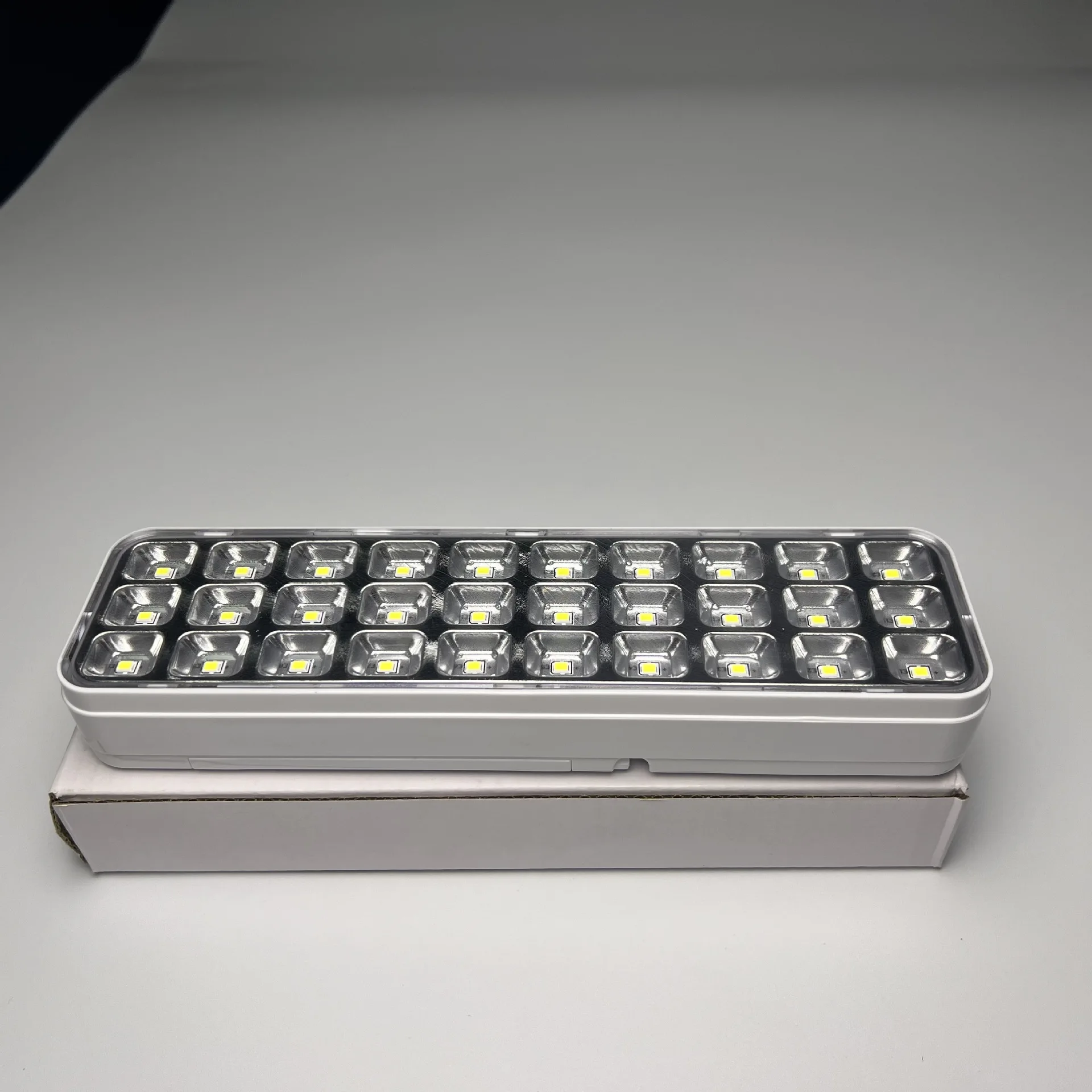 30/60/80 LED 灯 高亮度 LED 应急灯 疏散通道灯 野营灯 应急灯