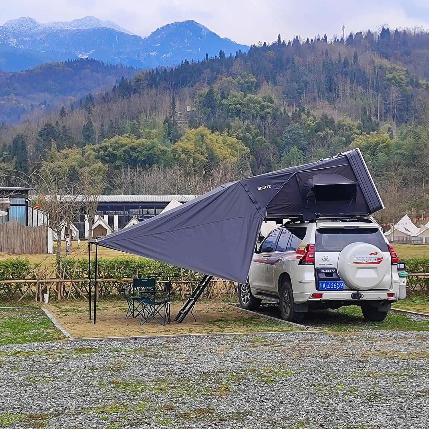 3-4 Person 1.9M Width Hard Shell Roof Top Tent with 320G Polyester for Outdoor Camping