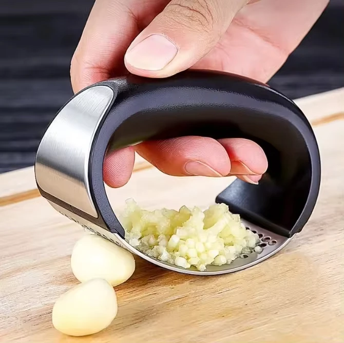 Kitchen Tool Round Garlic Press Stainless Steel Manual Garlic Crusher Kitchen With Plastic Handle