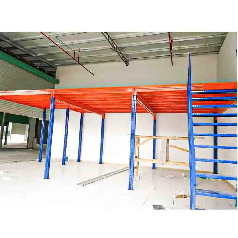 Mezzanine-Plattformregallager, industrielles Zwischengeschoss aus Stahl, Leiter, mehrstöckiges Dachgeschossregal, montierter Zwischengeschosslieferant