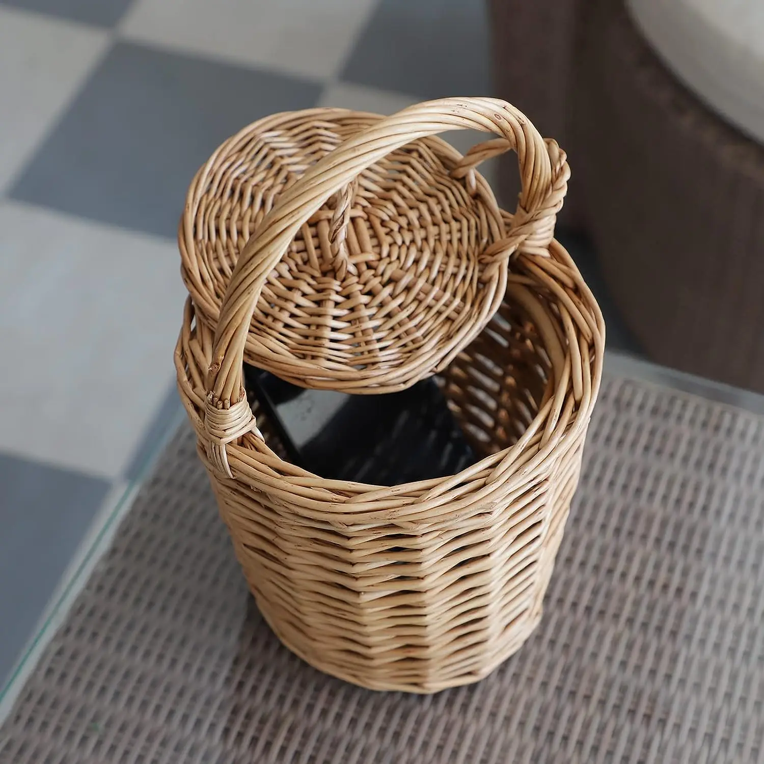 Small Wicker Basket Round Storage Bin with Handle and Lid for Cell Phones Toys Sundries