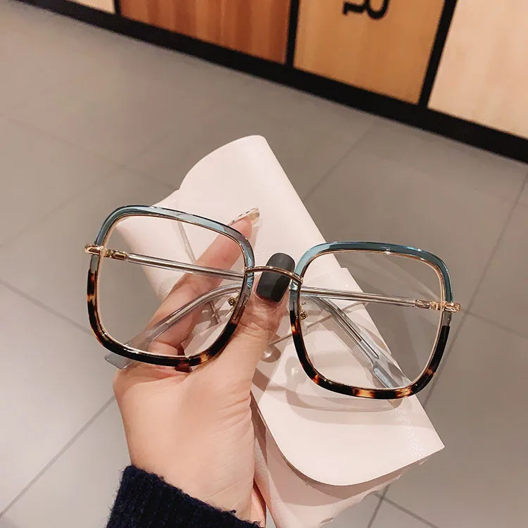 stylish plain glasses