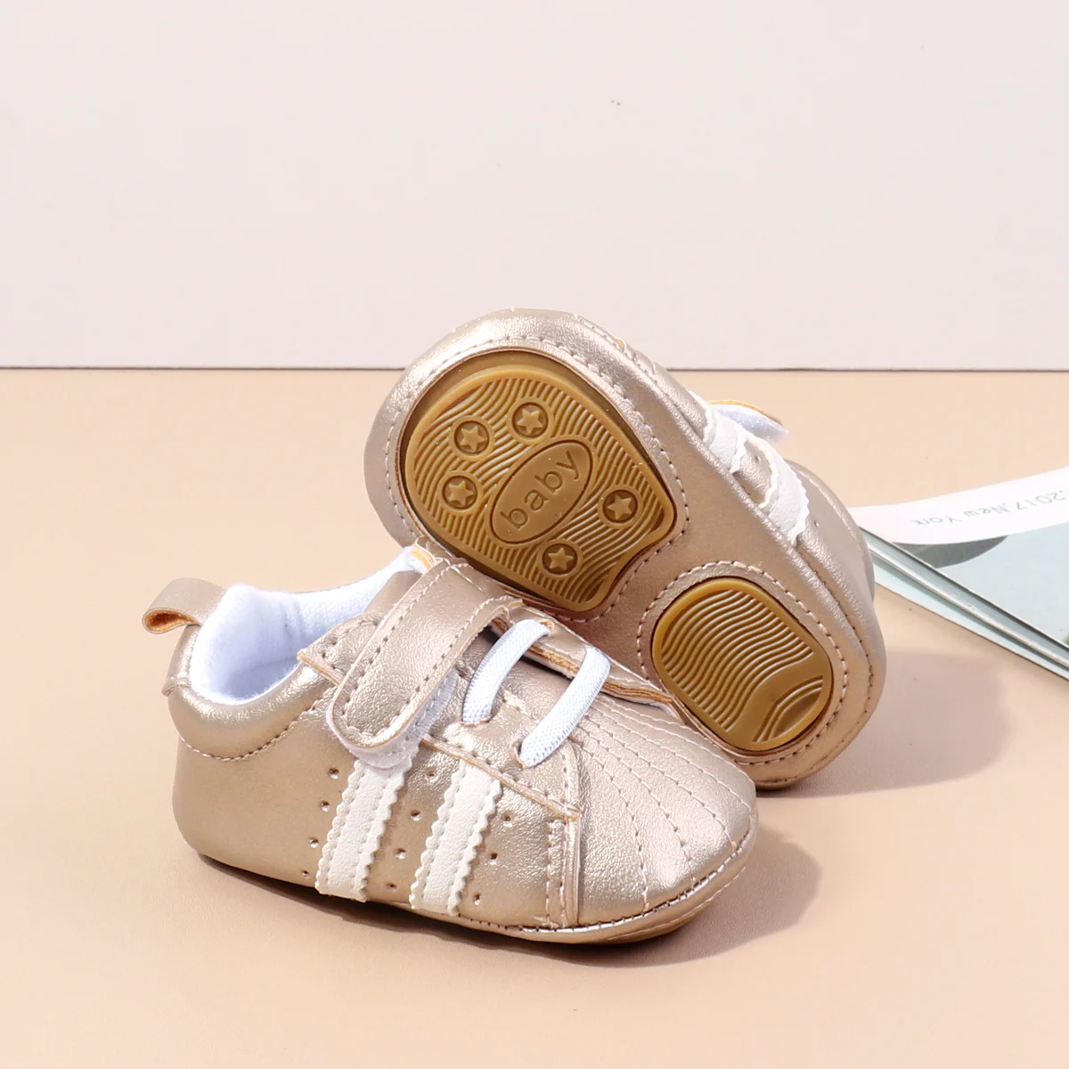 High Quality Unisex Flat Shoes Shiny Baby Shoes with Red Heart Fashion Design Breathable and Hot Selling Wholesale factory