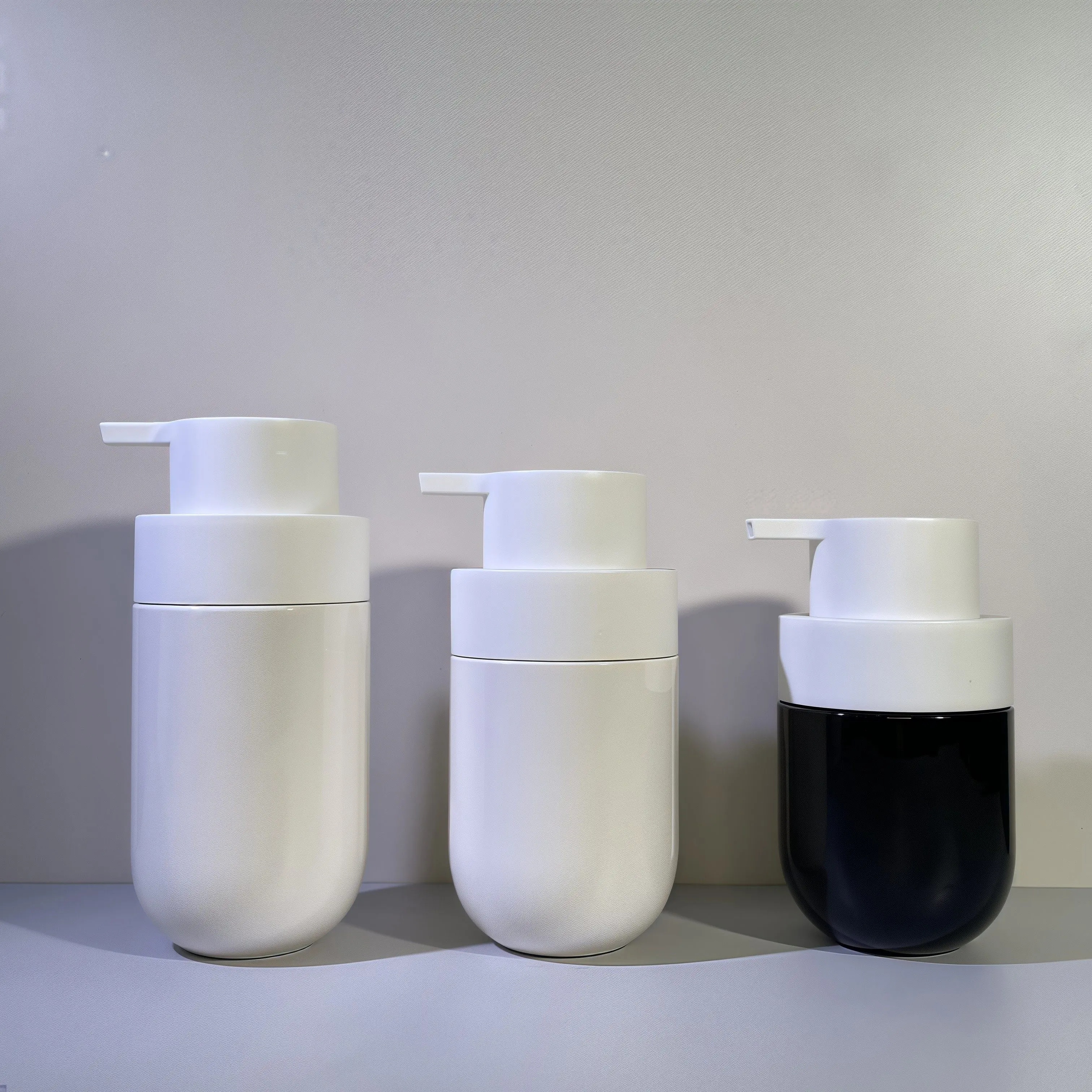 Fat Round Shape PET Cosmetic Bottle with Press Pump and Custom Color Silk Screen Printing for Beauty Packaging