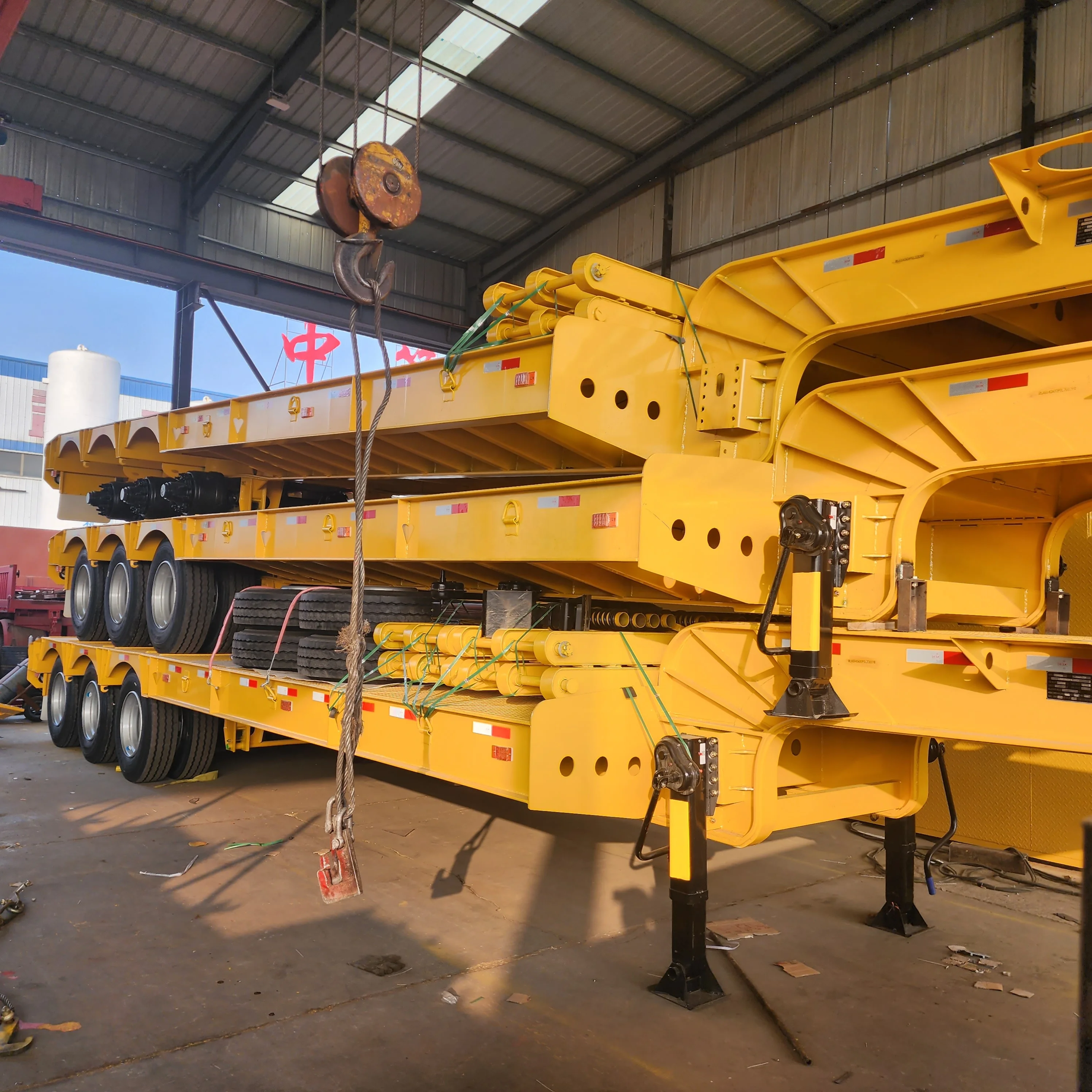 Hot Sale 60 Tons Heavy Duty Low Loader 3 Axles Excavator Transport Low