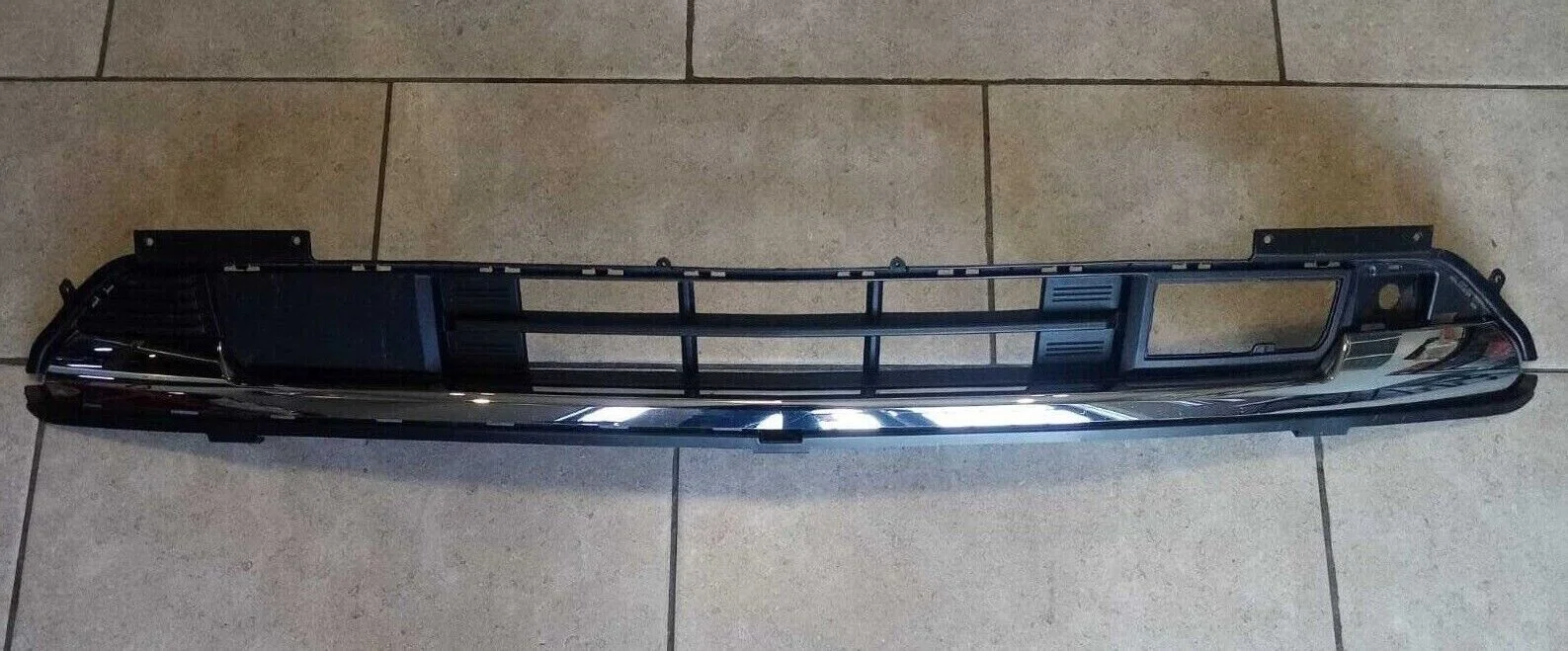 Wholesale Price Front Bumper Grille 84796507 Stock Selling USA Style Car Grilles for Chevrolet tahoe 2021 2022 2023 details