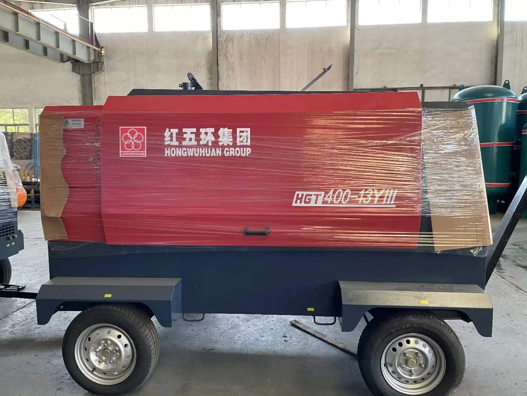 Hongwuhuan HGT400-13Y Hot portable industrial 400cfm 13bar diesel portable screw air compressor for mining rig