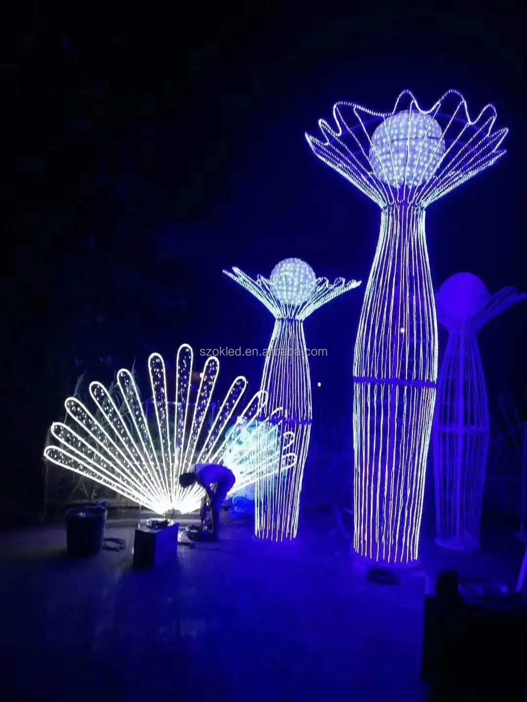 巨型发光二极管花中国灯笼绢花圣诞灯发光二极管主题灯大型景观雕塑