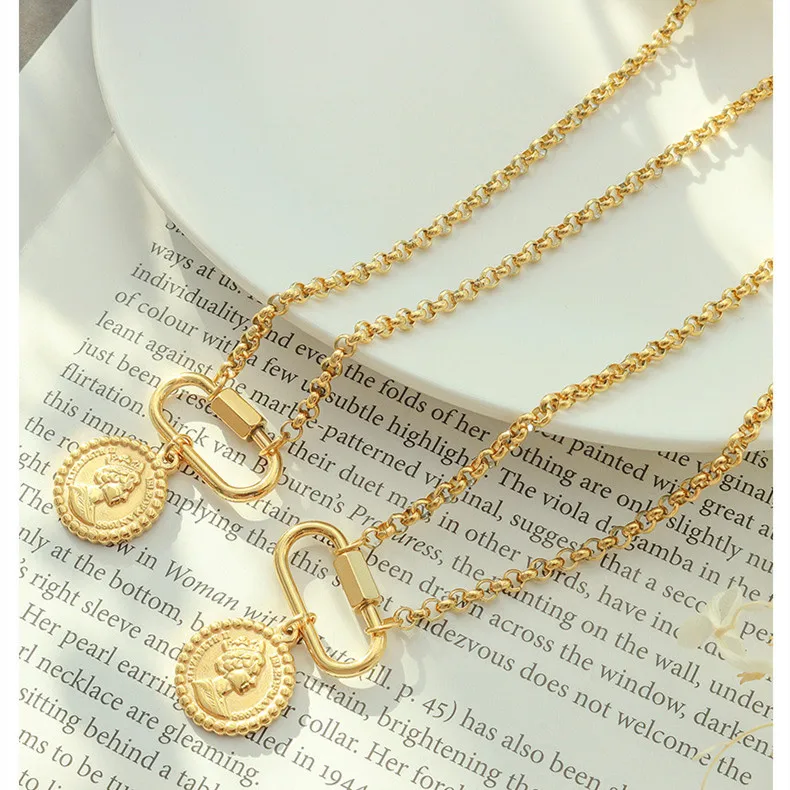 Custom Gold Chain Portrait Round 