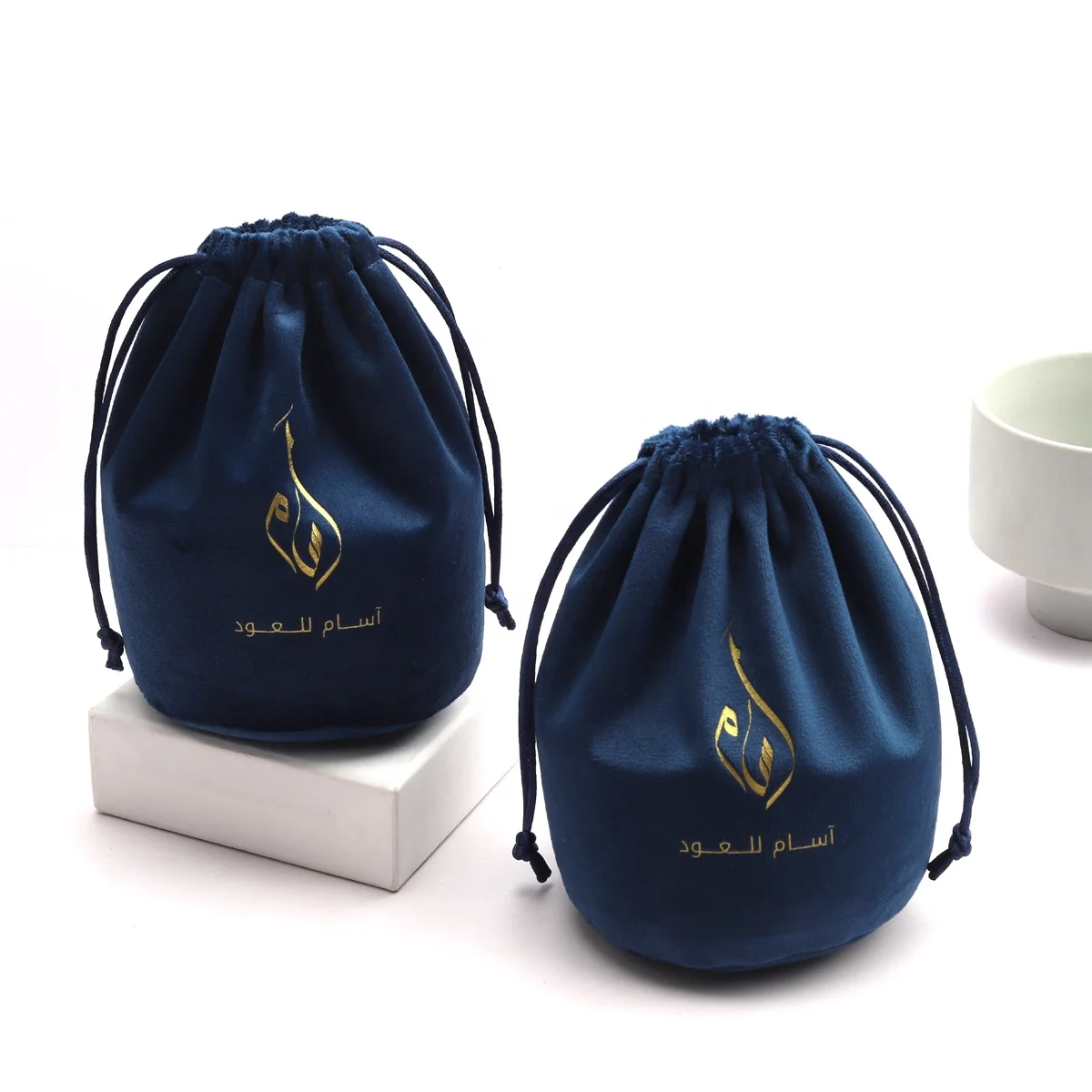 Custom Logo Printed Round Bottom Velvet Drawstring Aromatherapy Candles Cup Packing Bag Luxury Velvet Gift Pouch For Candle