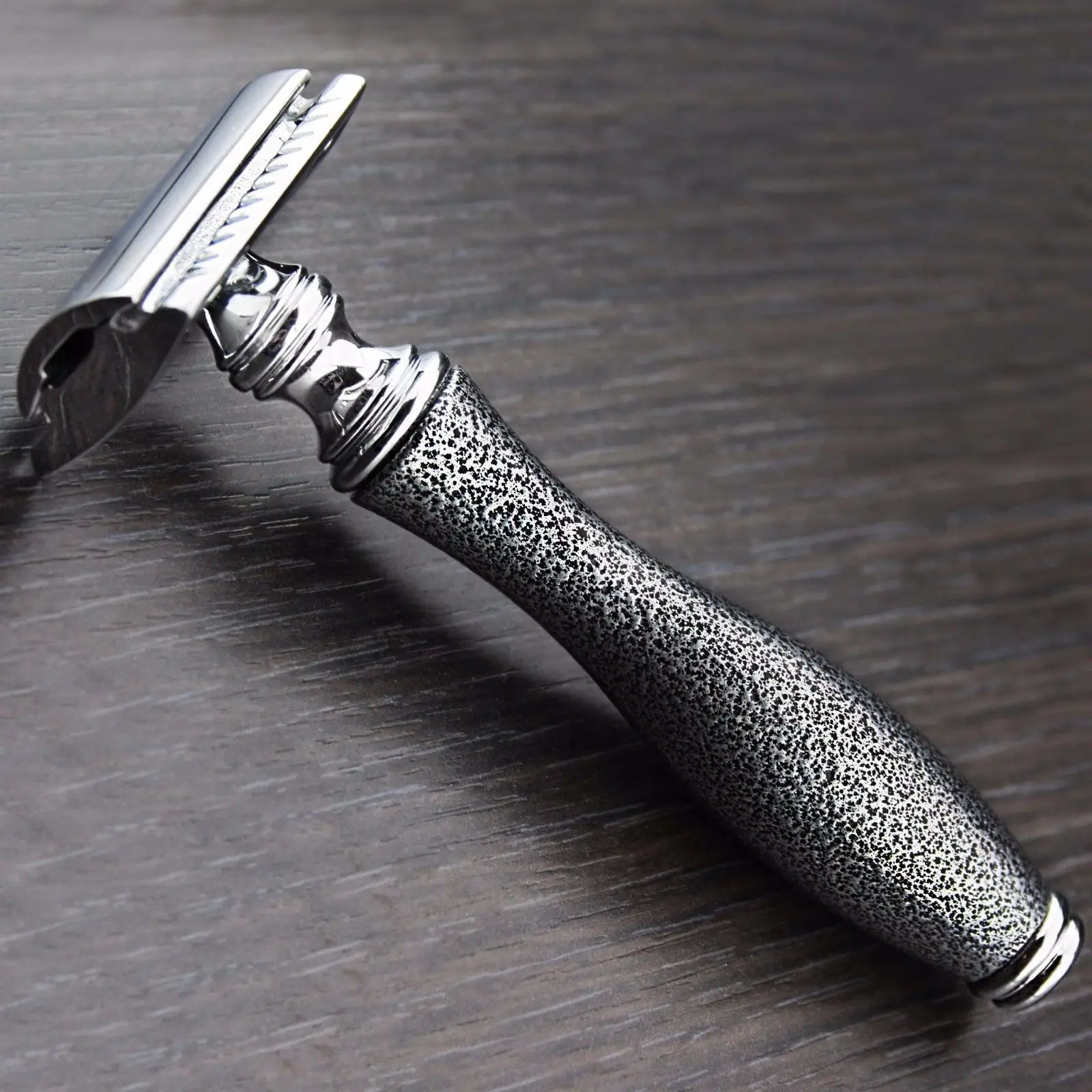 safety razor plus double edge shaving blades    .