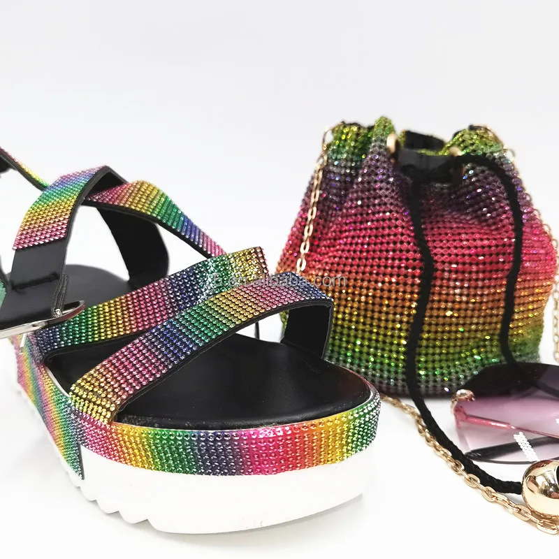 最新时尚蛇皮凉鞋女士夏季女鞋设计师性感女式凉鞋