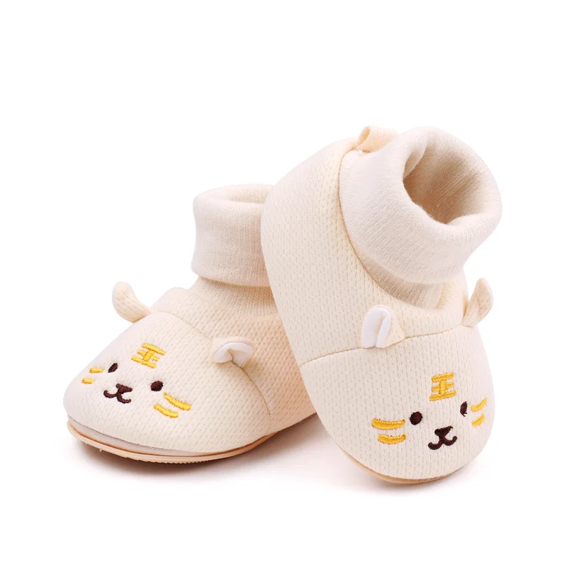 New Arrival Wholesale Soft Cotton Material Anti-slip Baby Socks Shoes Prewalker Shoes for Boys and Girls Booties details