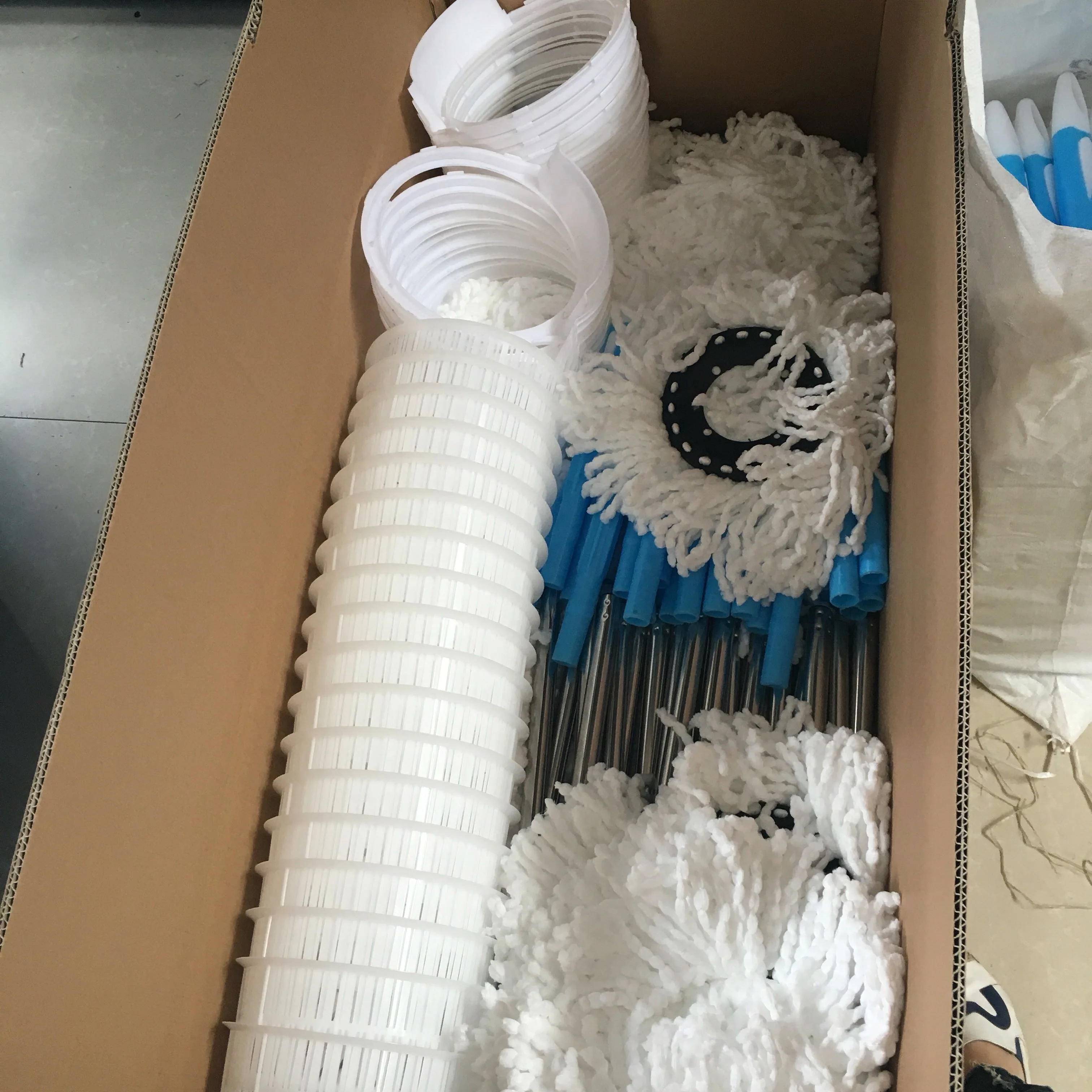 360 Rotary Microfiber Mob Set Steel Pole with Bucket and Wheels, Hands-Free Floor Cleaning Spinning Mop, Hot Sale in Brazil