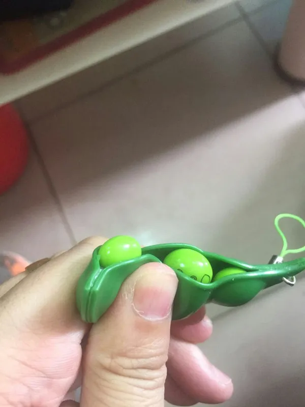 Stress Relief Peas In A Pod Keyring Edamame Keychain Cute fidget sensory toy soybean pop Squeeze bean fidget toy