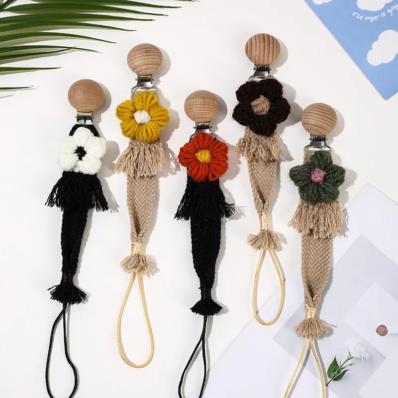 Hot Sale Cotton Hand Woven Baby Pacifier Chain Wooden Pacifier Clip Knitter Infant Nipple Holder Beech Wood Teether Toy