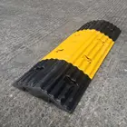 Car Ramp Hot Sale High Loading Capacity Yellow Black Car Ramp Traffic Speed Hump