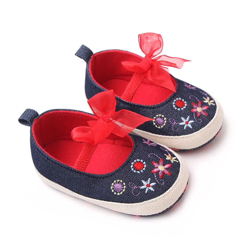 2023 Flower Embroidery Design Soft Sole Denim Newborn Baby Girl Shoes details