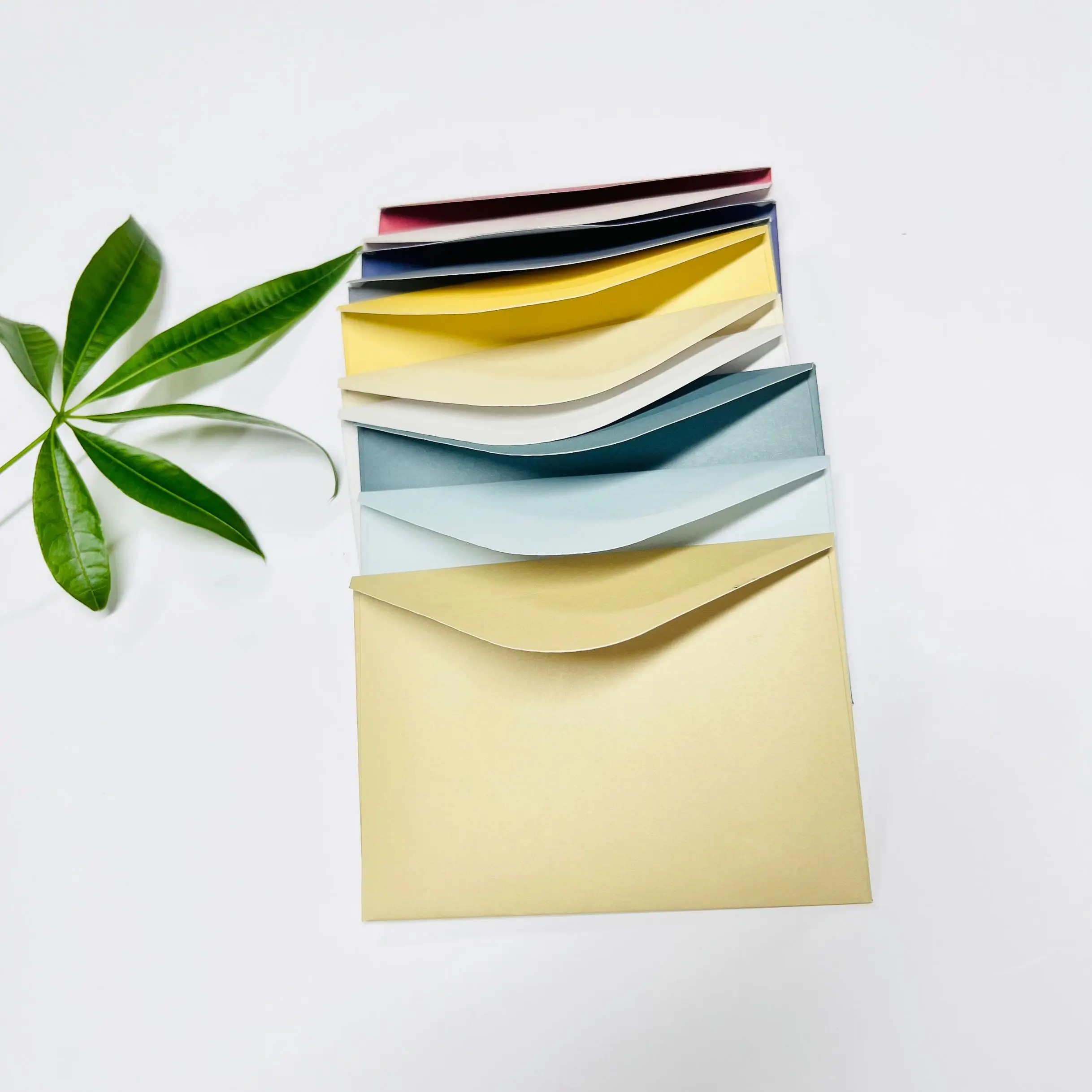 Wholesale Business Envelope Gold Foil Kraft with Pearl Paper Cardboard Paperboard Paper Coated Paper for Professional Use details