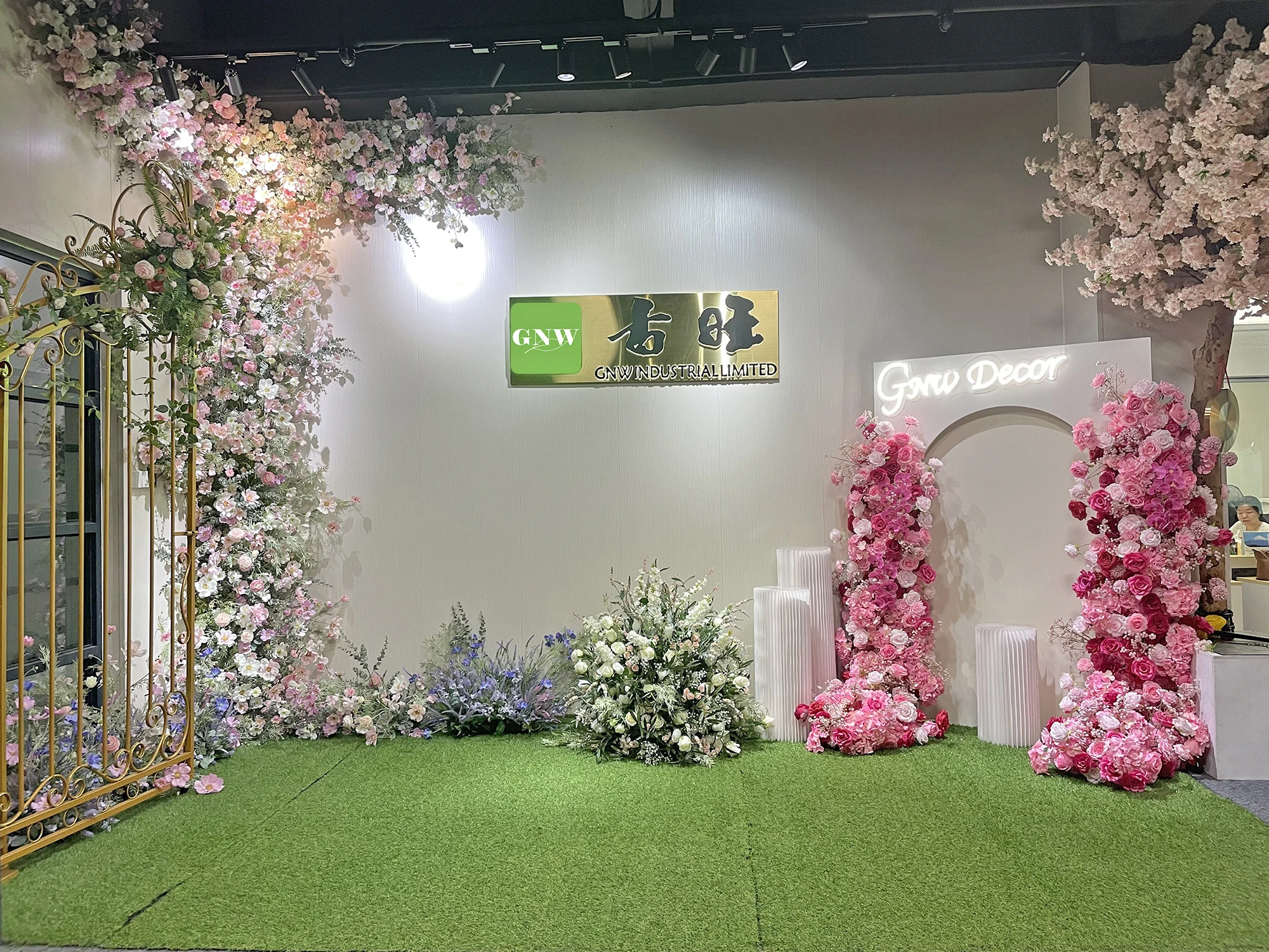 Gnw Roll Up Fabric Flower Wall Panel White Flowers Decoration For Walls