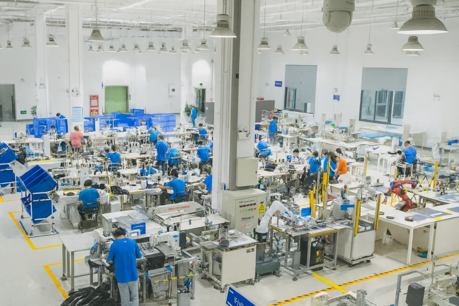 2025 New Black and White Contrast Color Deep V Strap Split Swimsuit Bikini for Women He15a6d9ca6e646fea83ec68f9efbafc9j