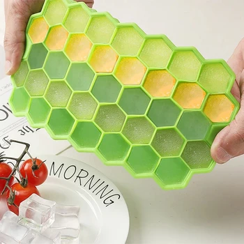 2024 New Wholesale 37 Lattice Silicone Ice Tray Household Food Grade Ice Cube Mold Box with Cover Silicone Kitchenware