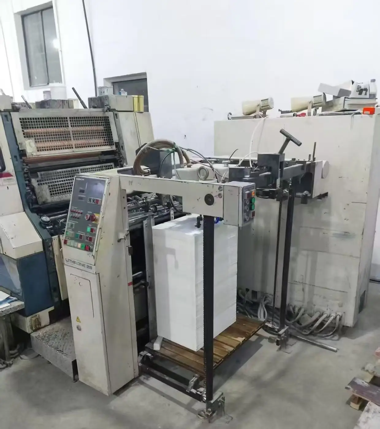 Used Komori L528 SAPC AMR Offset Printing Machine with 160-200 sheets/min Speed and 710mm Working Width for High Productivity