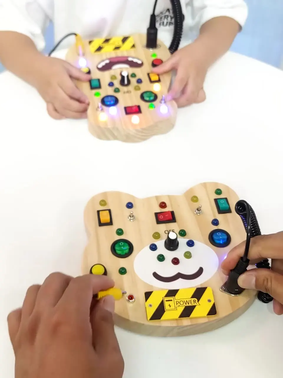 Lernspielzeug für Kinder, elektronischer LED-Knopfschalter, sensorisches Spielzeug, Baby-Beschäftigungsbrett aus Holz, Montessori-Spielzeug für Kleinkinder, Details