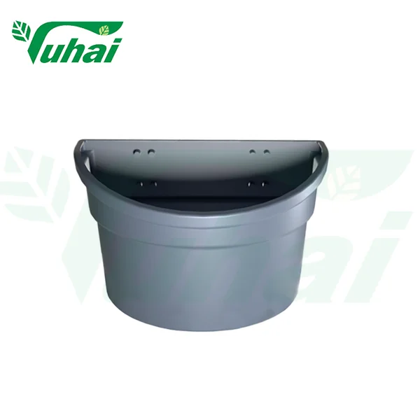 32L Plastic Animal Milk Feed Bucket with Nipple Veterinary Instrument for Cattle and Sheep factory