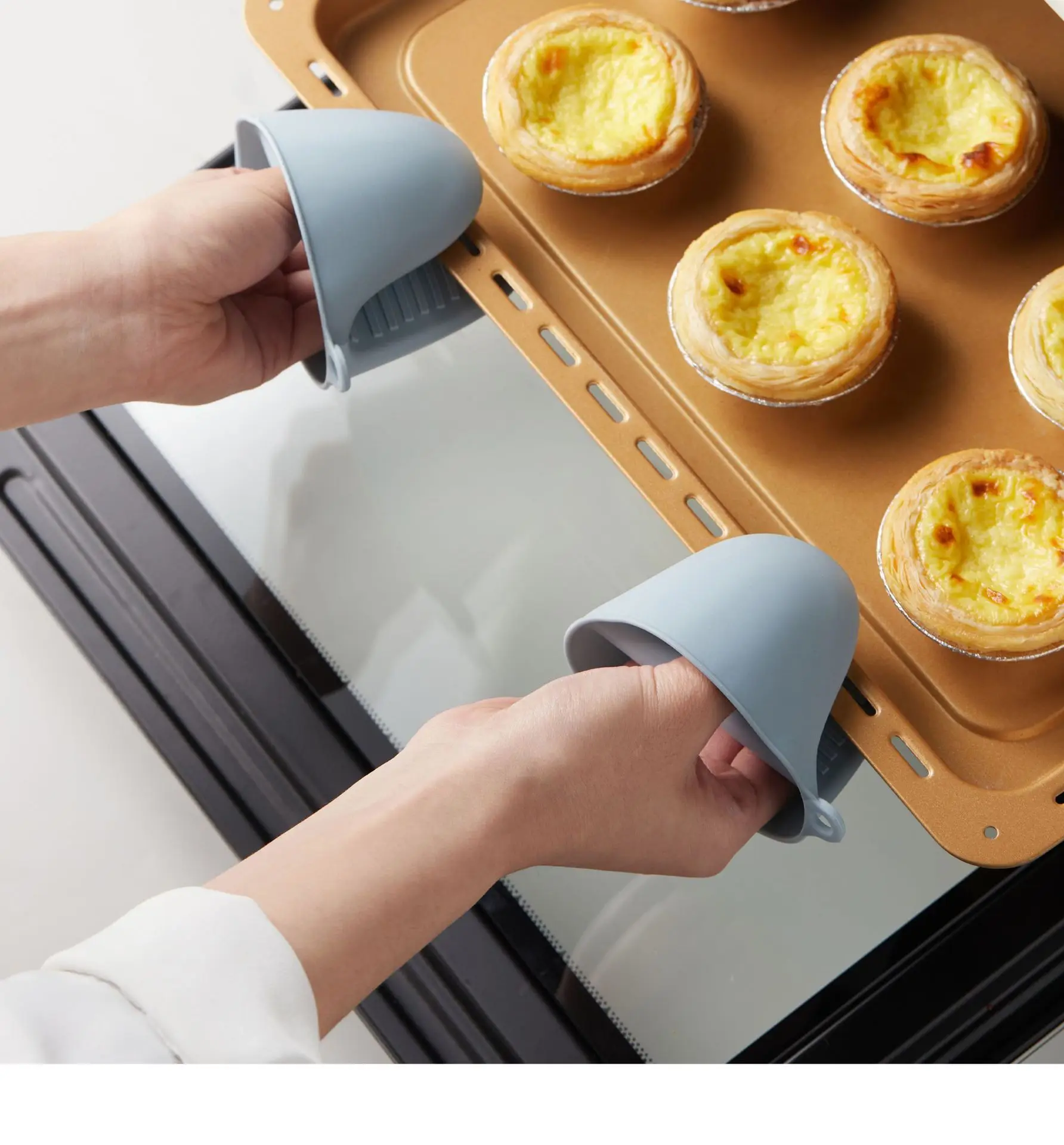 Dotted Design Silicone Thickened Insulated Oven Gloves Kitchen Household Use Heat-Resistant Microwave Baking Gloves Hand Clips factory