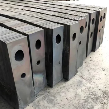 Tungsten carbide hammer mill blades installed on feed/grain hammer crushers