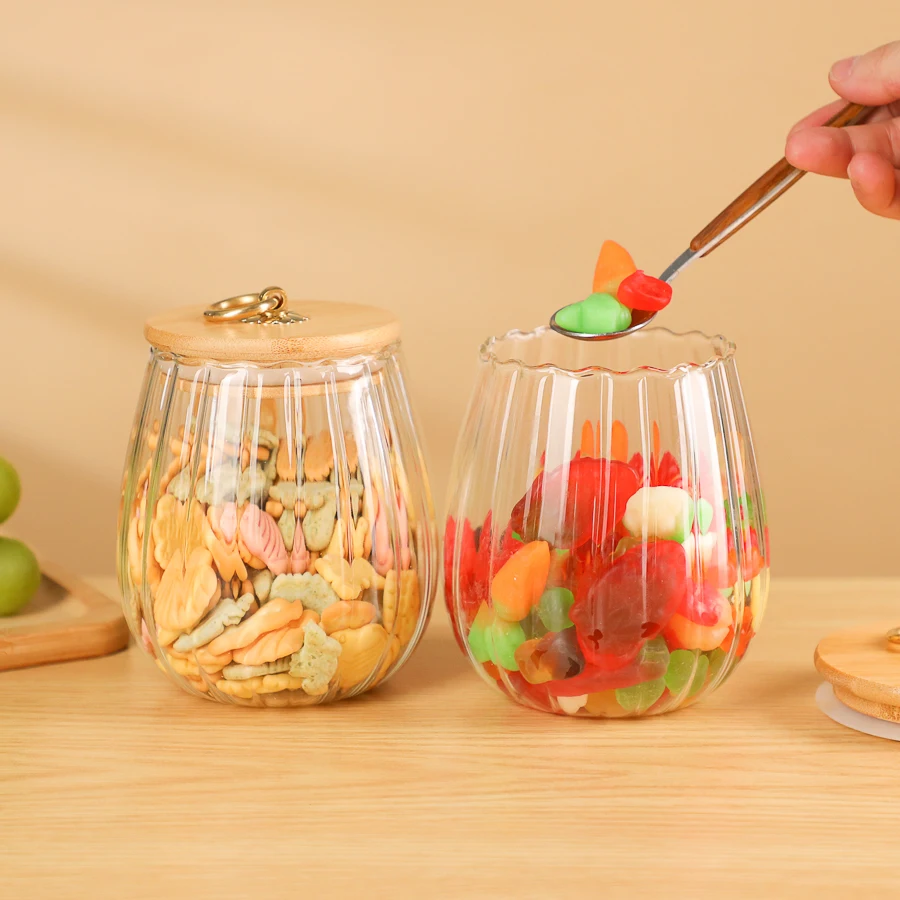 High Quality Kitchen Snack Candy Beans Container 800ml Embossed Logo Round Food Spice Salt Storage Glass Jar with Bamboo Lid