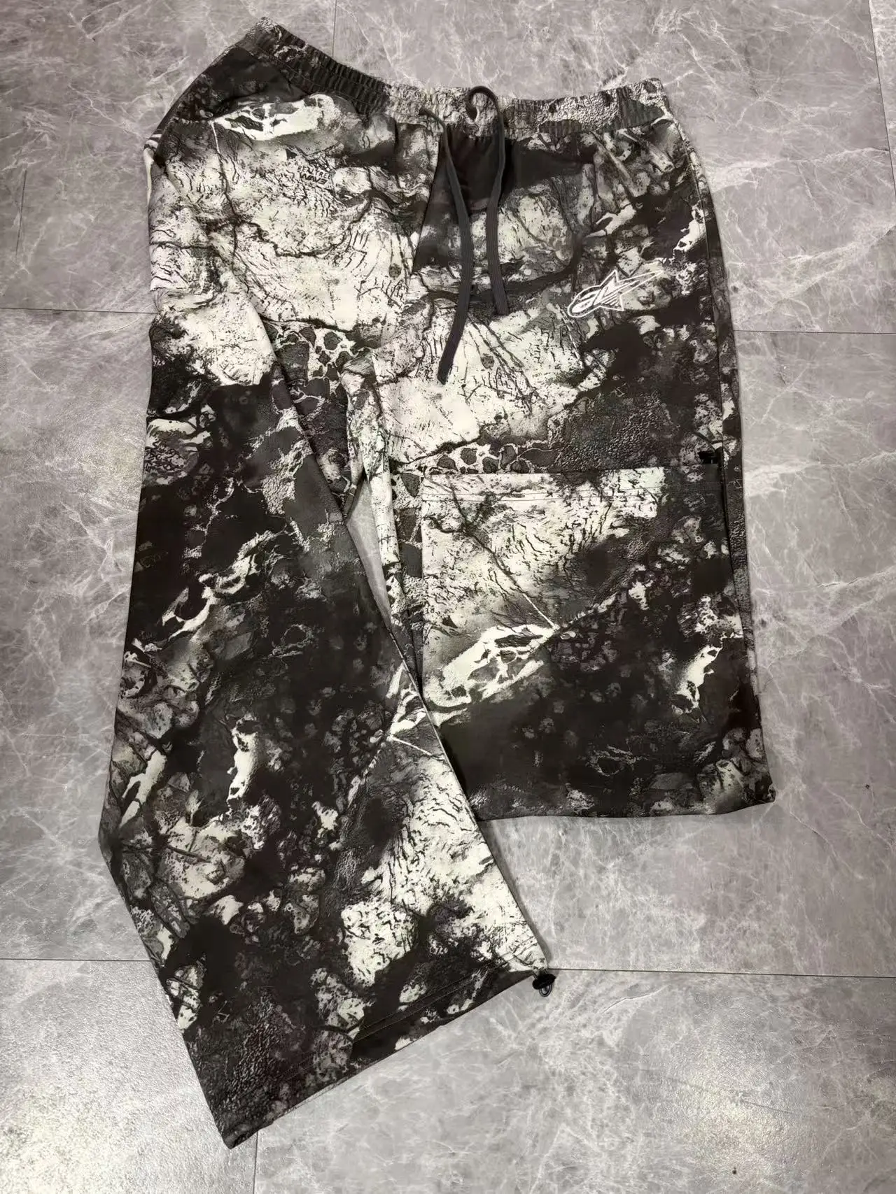 Men's and Women's Camouflage Print Cotton Jeans, Loose Straight-leg Cargo Pants factory