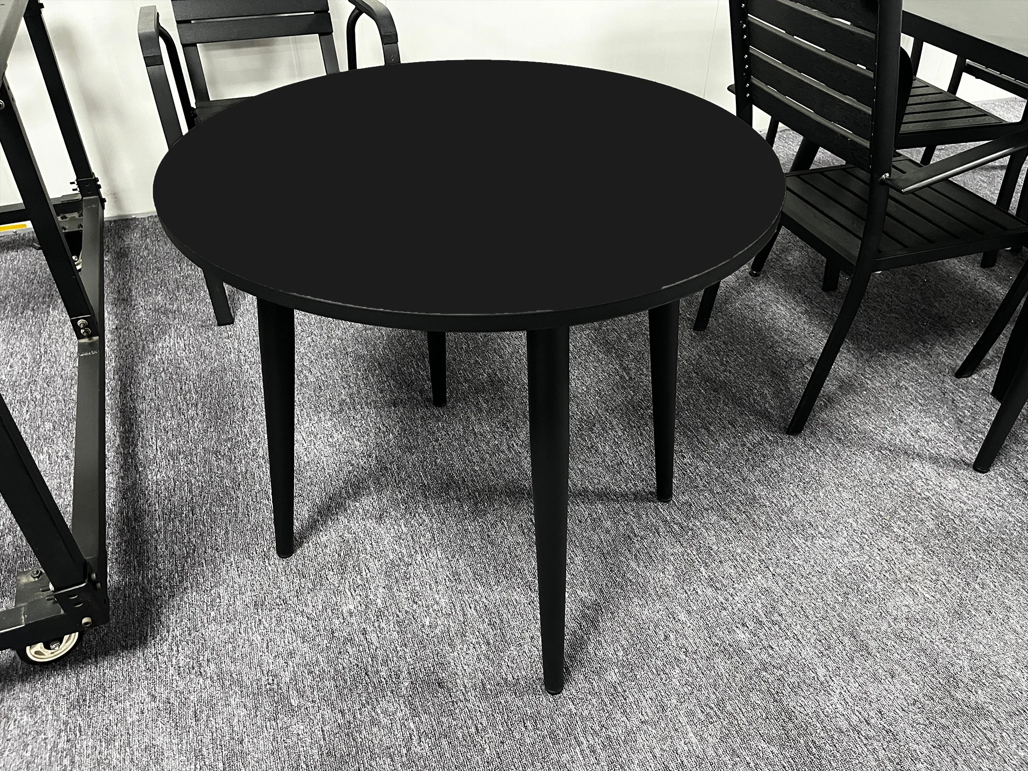 Custom Modern Metal Out Door Table and Chairs Steel Table  Aluminum Chairs Outdoor Furniture Patio Dinning Table Patio Furniture