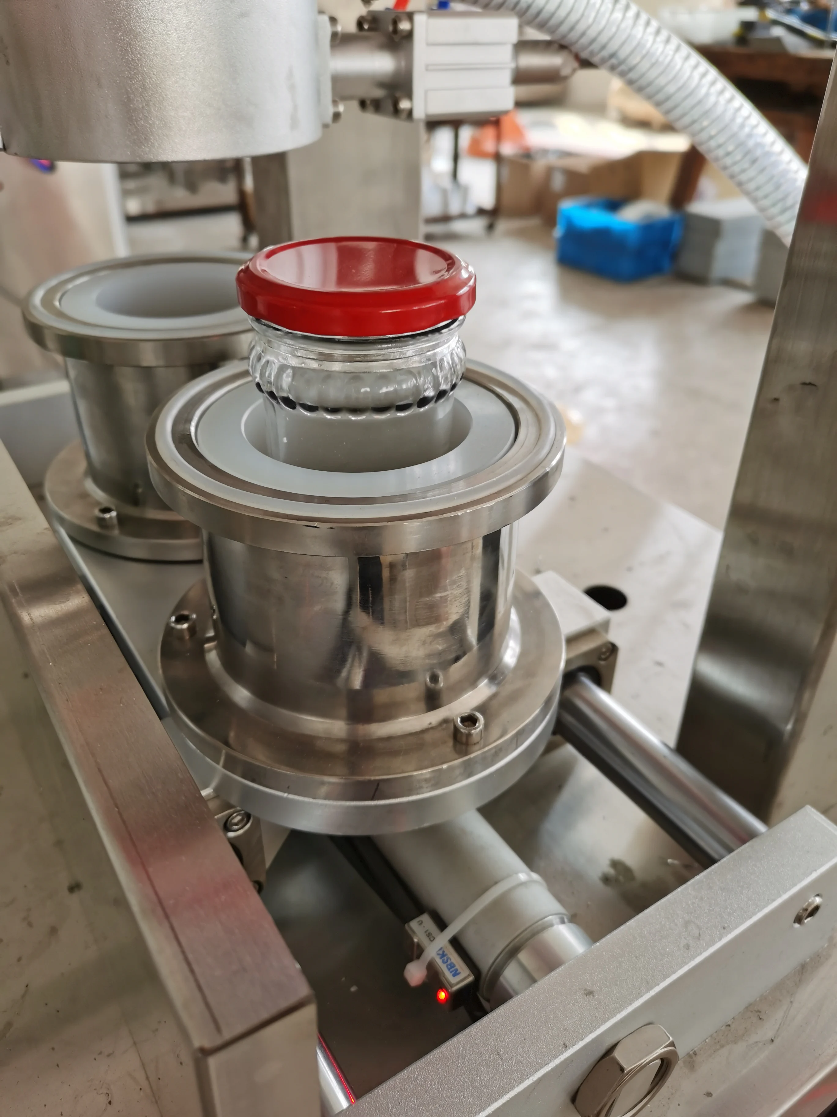 Semi-automatic 2 Head Glass Jar Cans Vacuum Capping Machine supplier