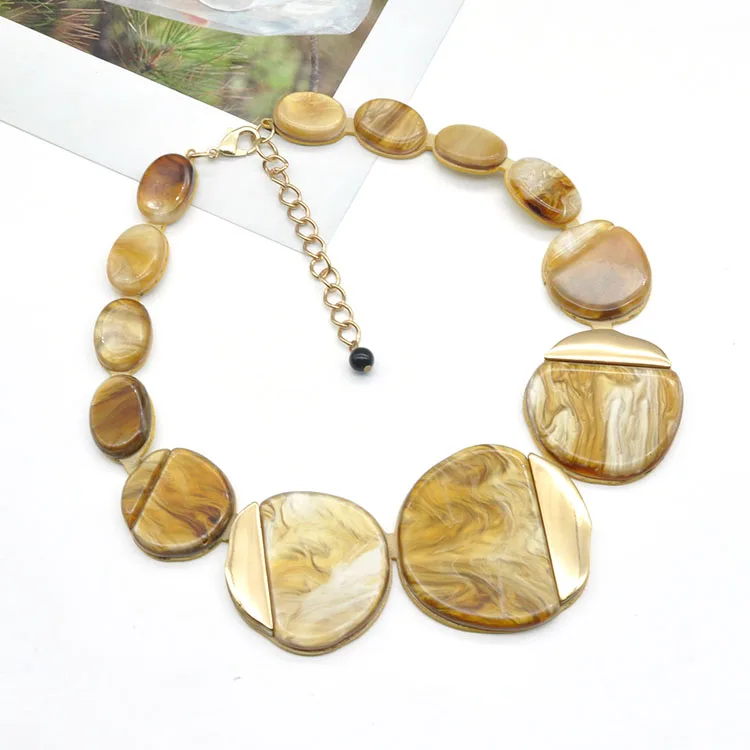 Custom color amber color acrylic choker jewelry for women trendy gold plated necklace