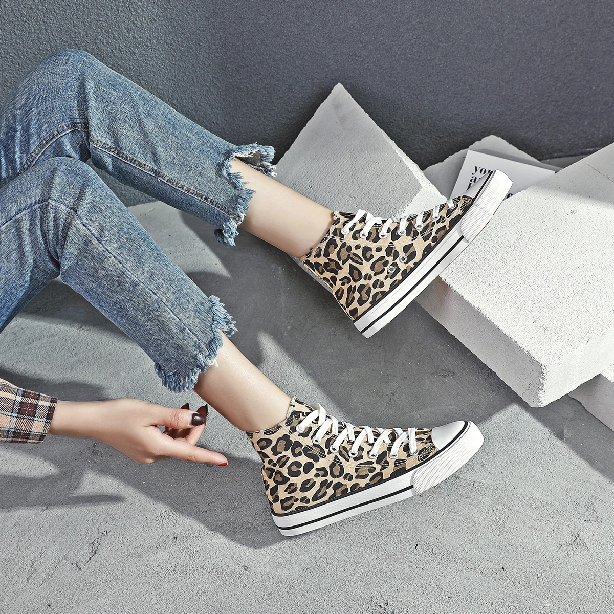 Fashion canvas trend shoes women's vulcanized shoes printed leopard print canvas shoes can be customized
