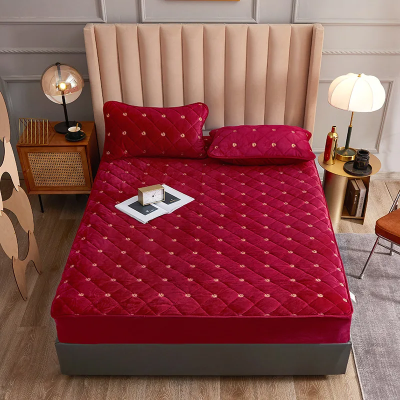 fitted quilted bed cover