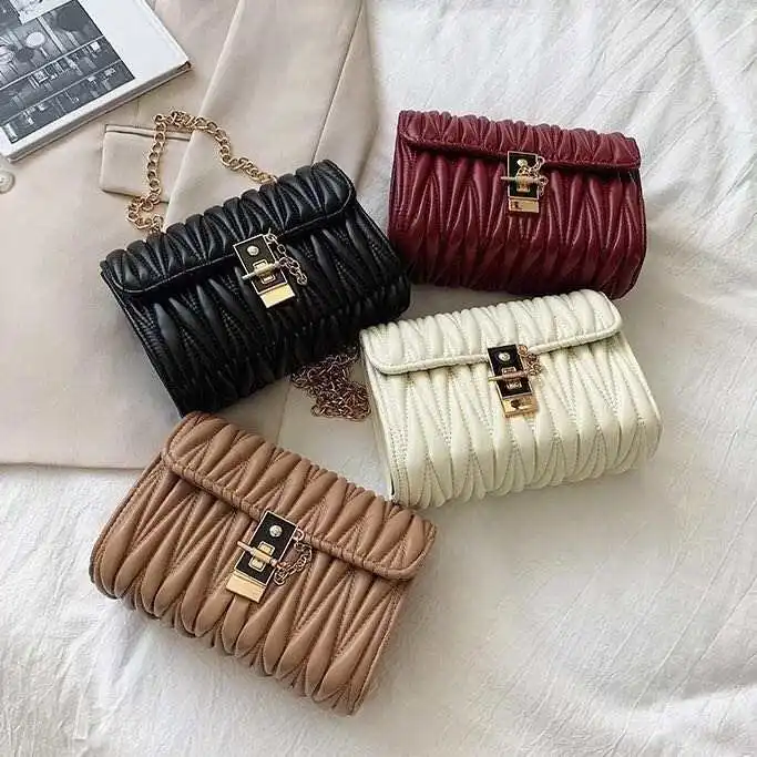 945 namens jaloezie 2021 New Pleated Ladies' Bag Solid Color Luxury Shoulder Bag Fashion Chain  Small Thread Square Zipper Bag With Lock - Buy 2021 New Pleated Ladies'  Bag,Solid Color Luxury Shoulder Bag,Fashion Chain Small