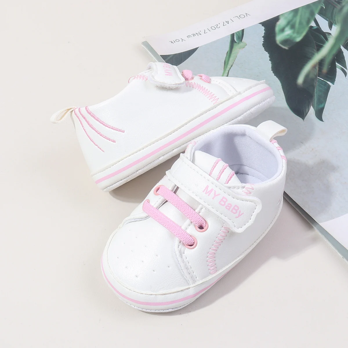 Classic Cute Adorable Dainty White Cozy Baby Casual Walking Shoes for 0-15 Months Active Boys and Girls factory