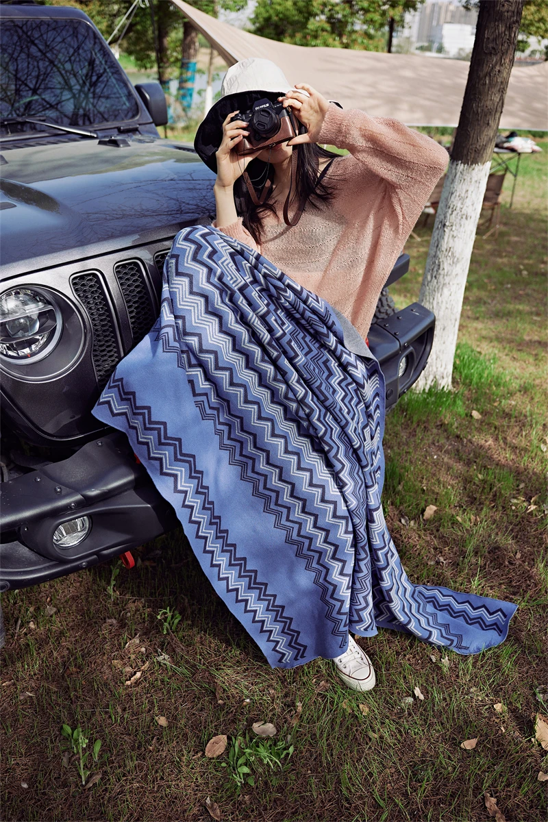 Wholesale Wavy Jacquard Throw Blanket 100% Cotton gradient knit Knitted Blanket for Home Decoration Sofa and Travel Use QY manufacture