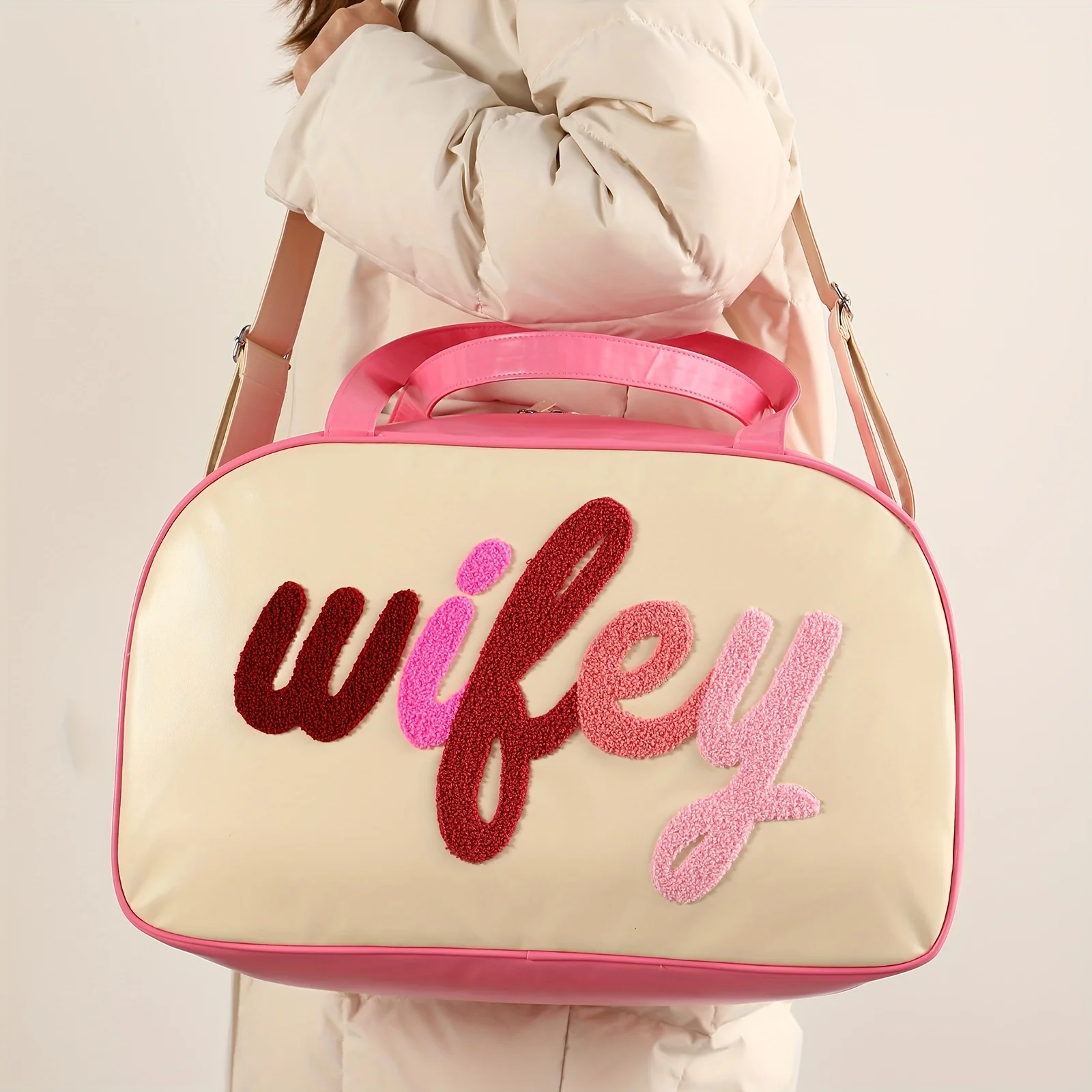 Casual Weekend Luggage Large Embroidery Capacity Shoulder Travel Bag Sports Gym Carry-On Women Duffel Bag supplier