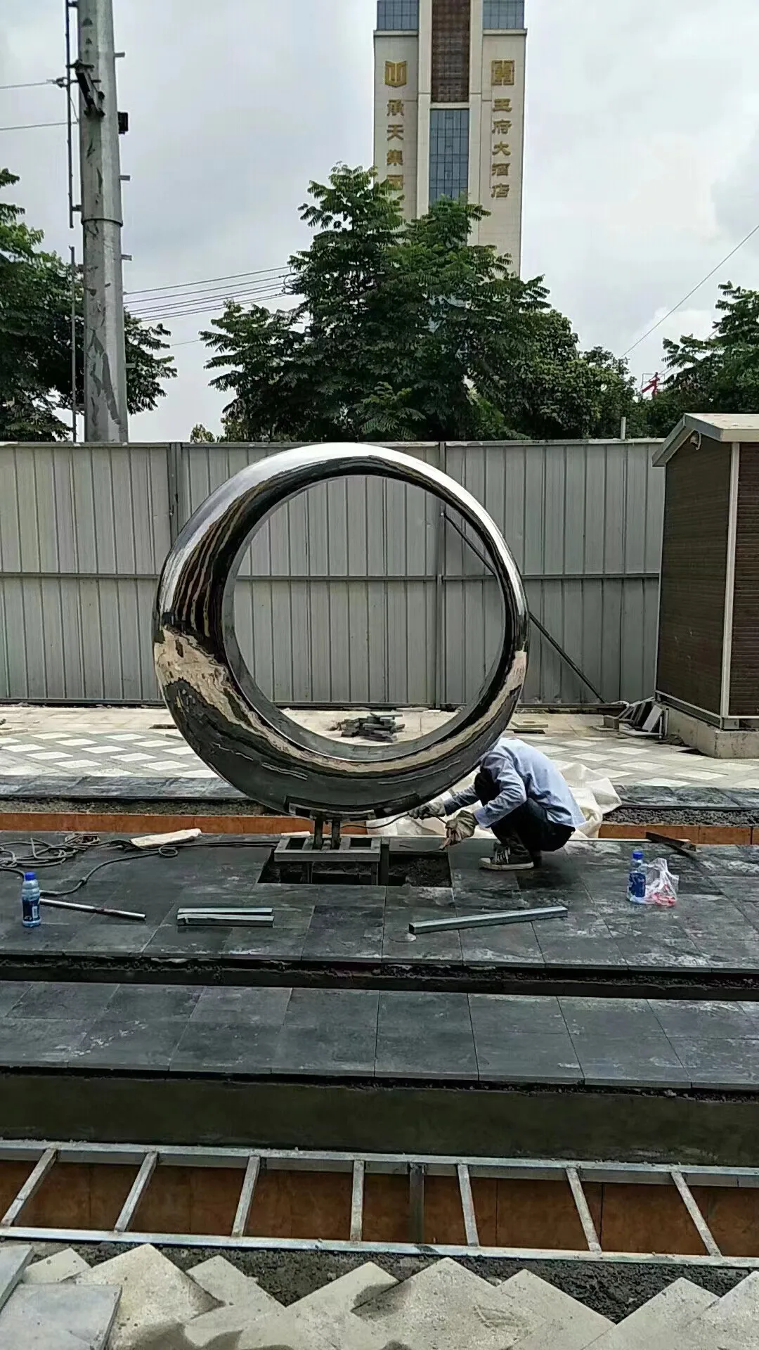 工厂定制设计大型不锈钢波普艺术雕塑流动雕像户外装饰城市景观