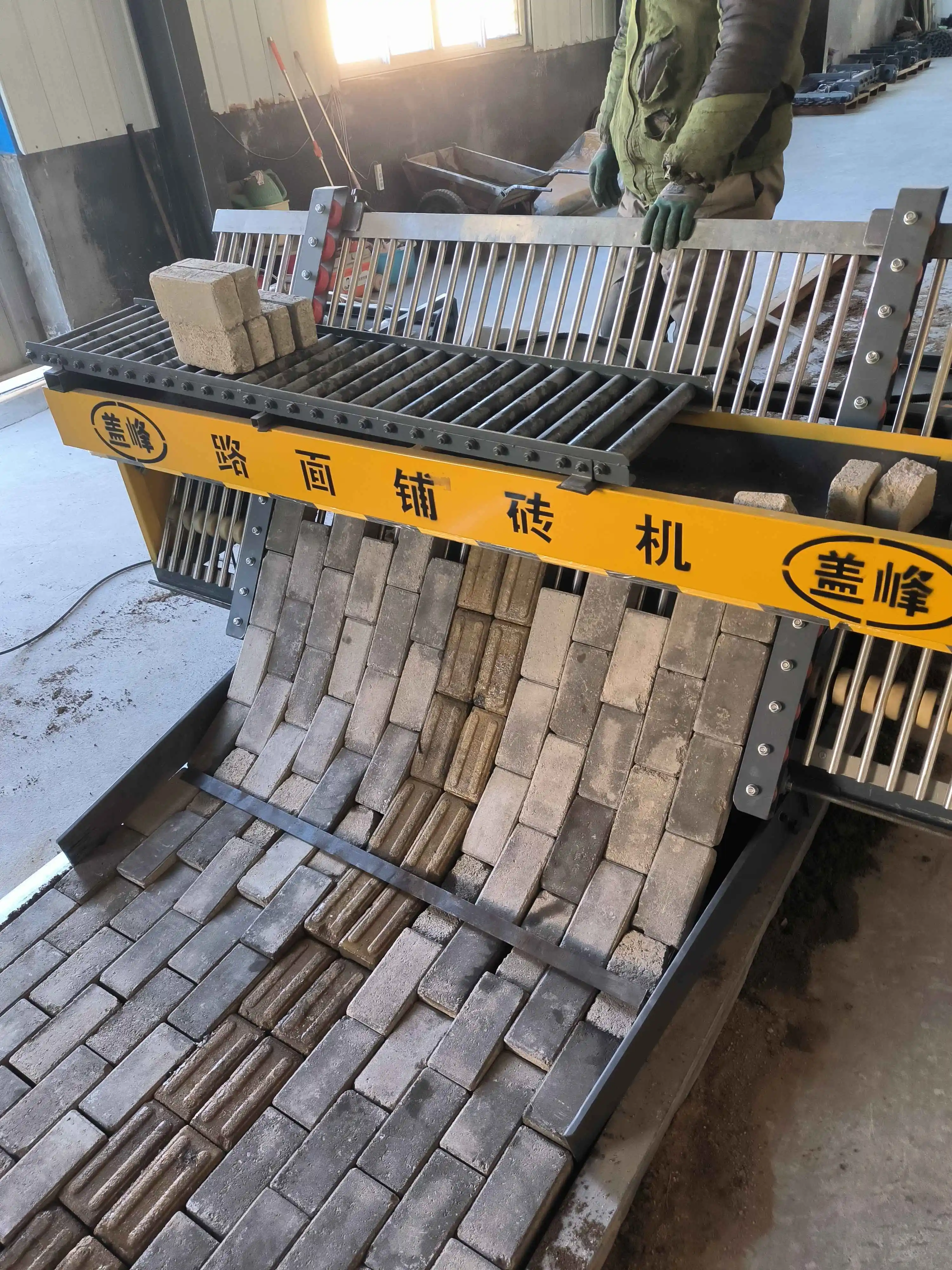 Fuda Road Paving Machine for Street SY6-400 China Road Printer Construction Works Paving Interlocking Brick Paving 6*1.8*1.8m manufacture