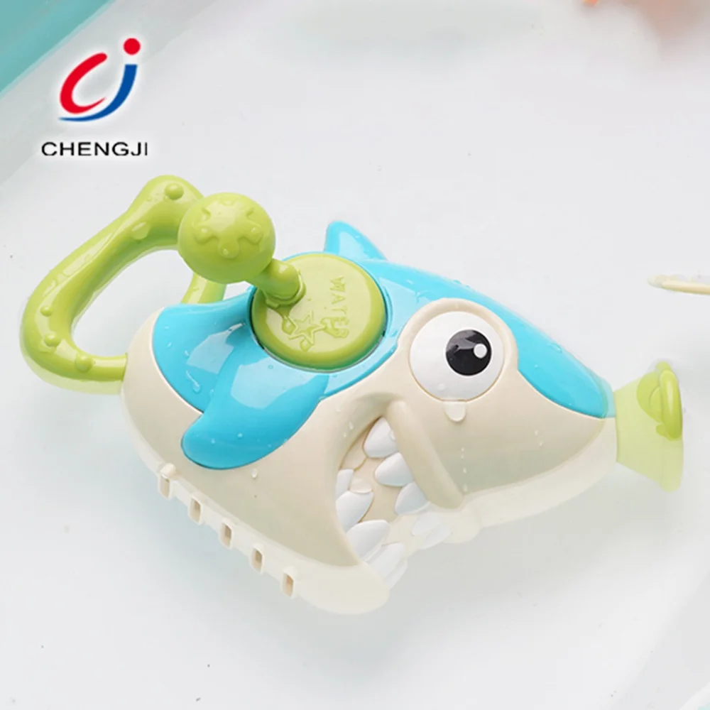 Chengji shark baby bathing baby bathroom shower toys swimming plastic waterfall showering bath sprinkler toy for kids