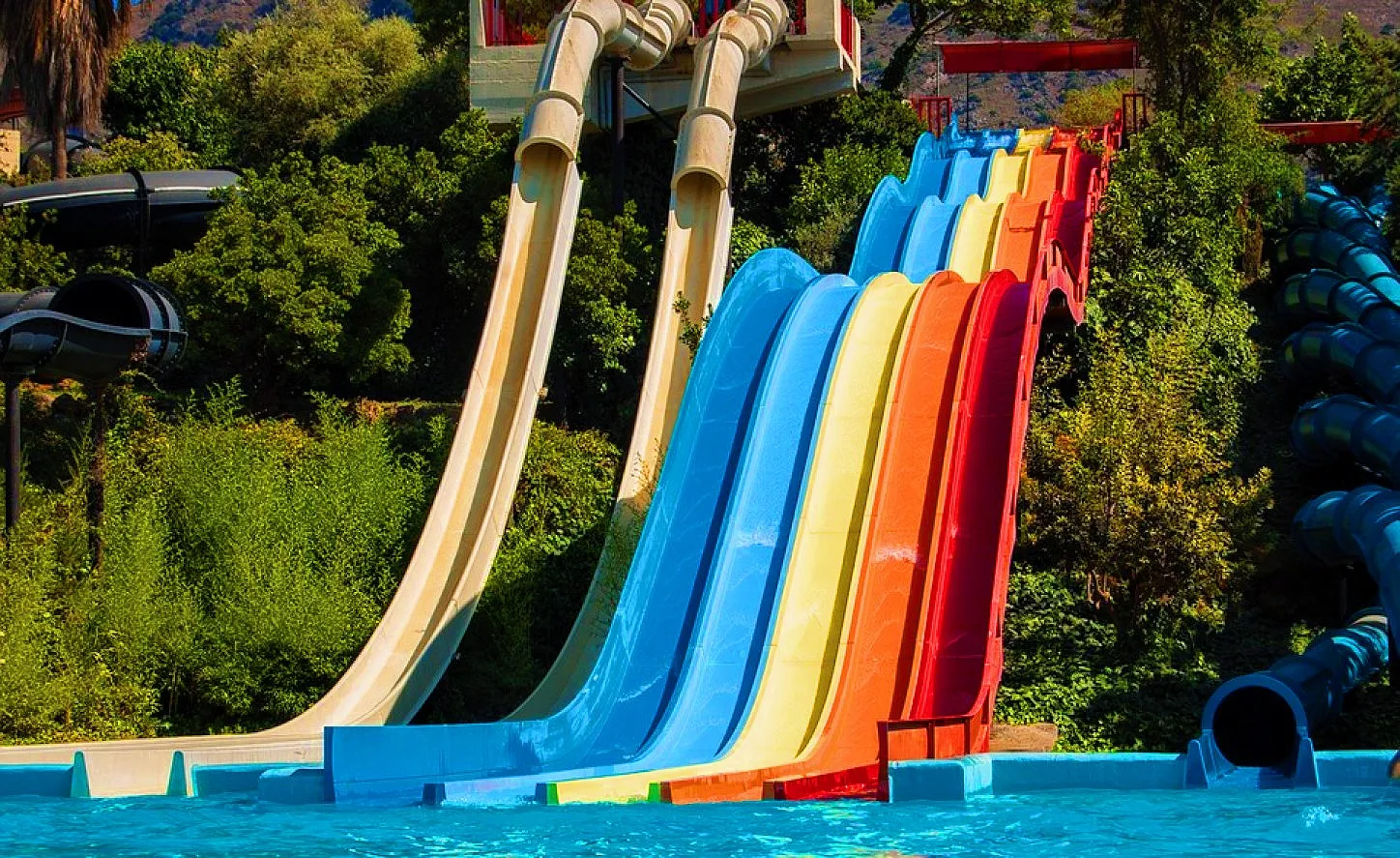 Customized Size Fiberglass Water Park Slide with 6-8mm Thickness and Over 10 Years Service Life