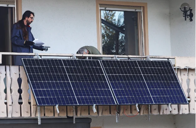 QIANEN High Quality 2500W Micro Inverter Solar System MPPT Polycrystalline Silicon Panel for Balcony Power Plants Solar System factory