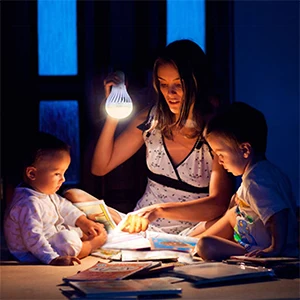 How to make the child happy and quiet when the power goes out? with bsod magic bulb backup lamp